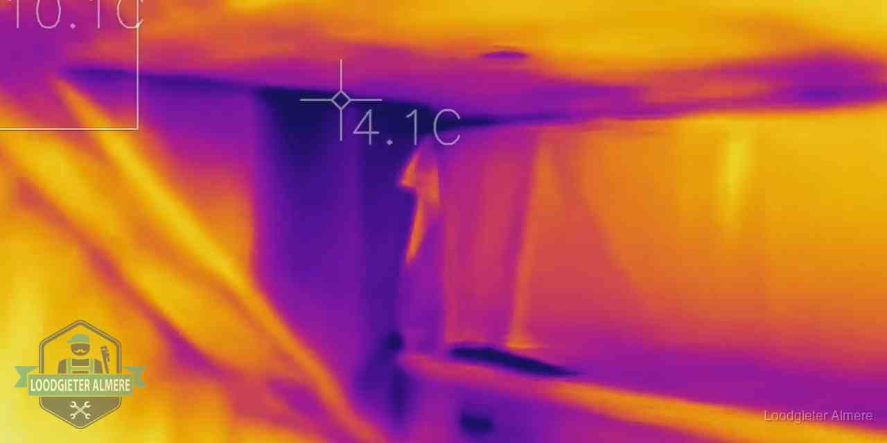 Warmtebeeldopname van een vloerconstructie tijdens lekdetectie in Almere