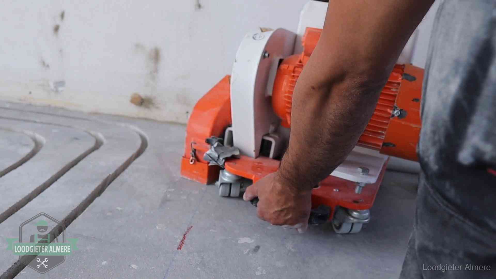 Sleuvenpatroon voor vloerverwarming in de dekvloer van een woning in Almere